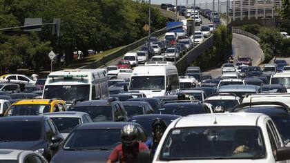 El paro de transportes generó caos de tránsito en el centro porteño por la cantidad inusual de autos que hay circulando en la ciudad