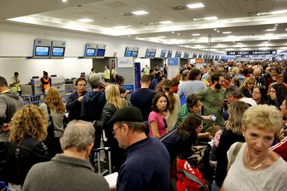 Para el Gobierno, la cantidad de pasajeros que quedaron en tierra por el conflicto con Aerolíneas Argentinas es parte del principio de revelación. Es decir, dejar en evidencia cuando los intereses particulares están por encima del interés general