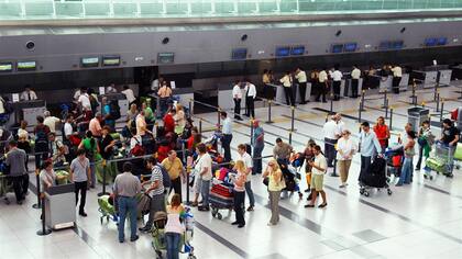 El paro se hace sentir en los aeropuertos del país