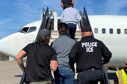 El parole humanitario, utilizado por la istración Biden, queda restringido bajo nuevas directivas