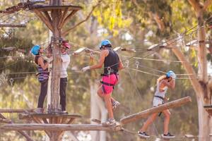 El parque aéreo Treeland, de Tandil espera por escuelas y egresados para reabrir las instalaciones