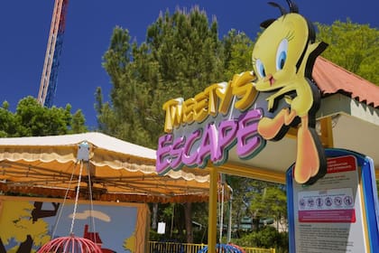 El parque avanza con permisos para demoler Magic Flyer y Tweety’s Escape