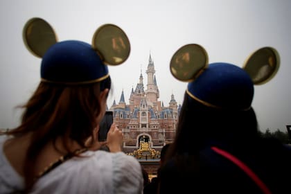 El parque de Disney de Shanghai permanecerá cerrado a causa del coronavirus