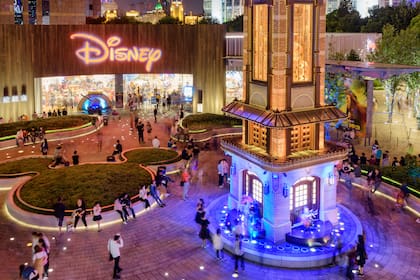 El parque de Disney en Shanghai tuvo un diseño diferente al estilo historico de los parques Disneyland, ya que deseaban que este fuera único y adaptado a la población local.