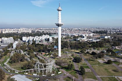 El parque de diversiones fue inaugurado el 21 de septiembre de 1982 y cerró el 16 de diciembre de 1983 