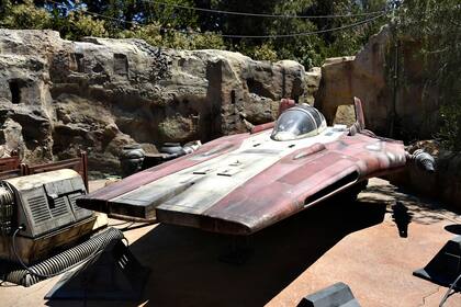 Una nave A-wing interceptor en el parque temático de Disneyland