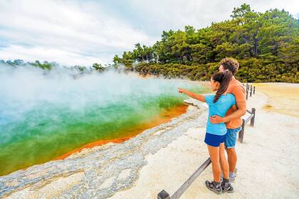 El parque geotermal Wai O Tapu dentro de la reserva Rotorúa, un imperdible
