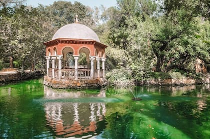 El parque María Luisa es el primer parque urbano de Sevilla y uno de sus pulmones verdes. En 1983 fue declarado Bien de Interés Cultural en la categoría de Jardín Histórico.