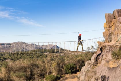 El parque multiaventura de Tandil ofrece diversas atracciones familiares en un entorno serrano.