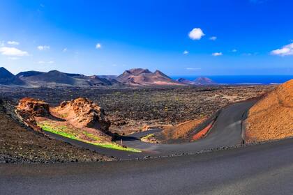 El Parque Nacional de Timanfaya, en la isla Lanzarote, es el hogar de la Ruta de los Volcanes, por donde circulará la combi autónoma