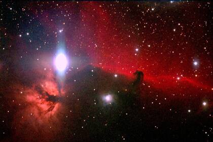 El parque ofrece programas de astronomía que incluyen observaciones solares y nocturnas con telescopios (National Park Service)