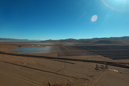 El Parque Solar Caucharí es el más grande de Sudamérica; está cerca de Olacapato, pero en territorio de Jujuy