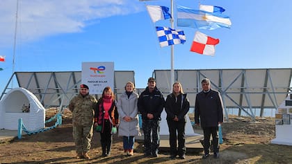 El parque solar que excede tres metros la frontera con Chile