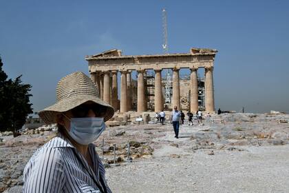 Las autoridades helenas anunciaron que los turistas deberán presentar un certificado de test negativo de coronavirus realizado 72 horas antes del viaje