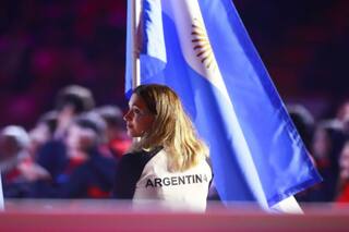 El detalle de Pignatiello en las mejillas cuando salió como abanderada