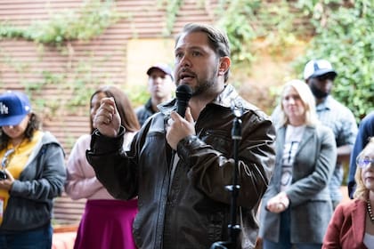 El Partido Demócrata ha identificado en Rubén Gallego a una figura estratégica para revertir la tendencia que llevó a amplios sectores de la población hispana a inclinarse por el Partido Republicano