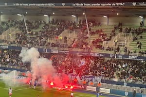 Troyes, el club del City Group que no utilizó a su joya, descendió por segundo año seguido y provocó la furia de sus hinchas 