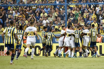El partido entre Rosario Central y Boca Juniors fue muy caliente con varios cruces entre los jugadores