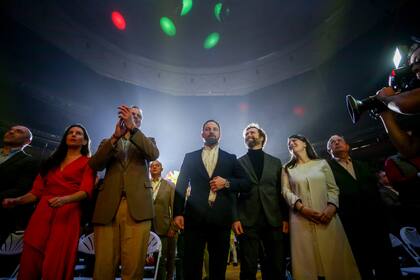 El partido español de ultraderecha, Vox, celebró un mitin multitudinario el domingo pese a las alarmas por la propagación del nuevo coronavirus en el país