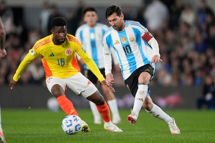 El partido por las eliminatorias del Mundial 2026 terminó en un empate 1-1 (AP Foto/Gustavo Garello)