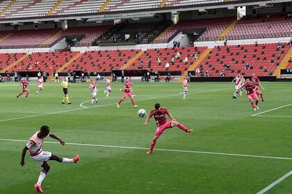 El partido se jugó sin público y respetando todas las medidas protocolares