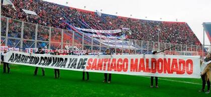 El pasacalle que utilizó el plantel de San Lorenzo, para pedir por Santiago Maldonado