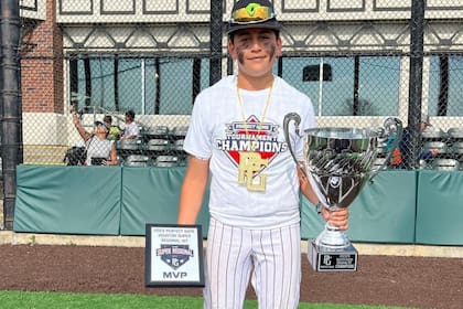 El pasado fin de semana, Christopher Cabrera brilló en el 13U Huntington Beach Super Regional NIT con un promedio de .727 y tres jonrones