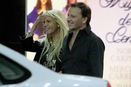 El pasado martes 22, Carina y Tato fueron sorprendidos a la salida del complejo teatral CPM, después de ver la obra de Diego Pérez, Mamá decía