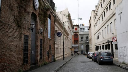 El pasaje 5 de Julio, que en 1822 partió a la mitad un predio de los dominicos