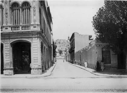 El Pasaje Seaver en 1926, cuando la Av. del Libertador todavía se llamaba Leandro N. Alem. Fue así hasta 1950.