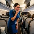 Cuáles son las conductas prohibidas a bordo de un avión y que pueden generarte un problema legal