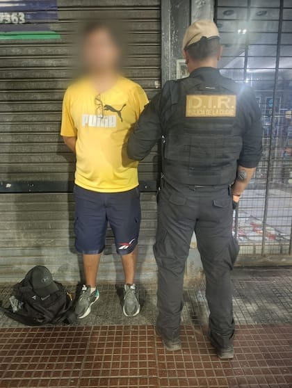 El pasajero fue detenido por personal de la Policía de la Ciudad tras el incidente ocurrido a bordo del colectivo de la línea 113