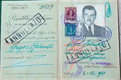 El pasaporte italiano con el que llegó Josef Mengele a Buenos Aires