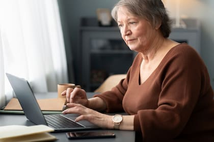 El pase de jubilados y pensionados para el subte se solicita de forma online