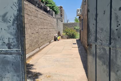 El pasillo que conduce al patio donde encontraron al ministro