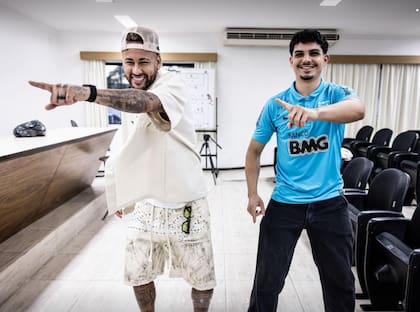 El paso de baile de Neymar y Matheus