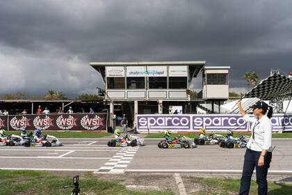 El paso de los pilotos durante unas de las carreras en Sarno: el momento que más disfrutan