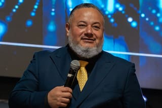 El pastor mexicano que vive en Minneapolis y reparte alimentos a migrantes ocultos por miedo al ICE