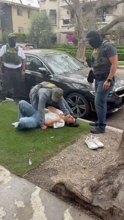 El pastor Torosian filmó el arresto de Reza y Marjan por los agentes de migración