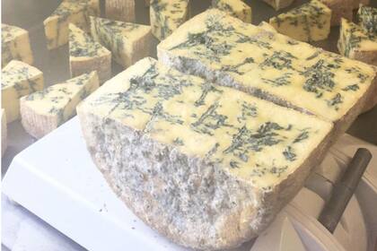 El Patagonzola, similar al queso azul italiano, lleva un 30% de leche de oveja y 70% de vaca