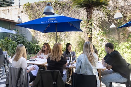 El patio de Enfrente es ideal para una comida relajada