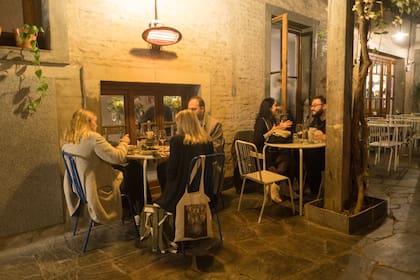 El patio de Lardito, una de las paradas obligadas de Chacarita que acaba de cumplir su primer año.