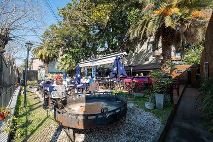 El patio de Magnolias Gourmet es un espacio ideal para disfrutar el clima primaveral.