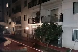 Vecinos atraparon a un hombre que arrojó a una mujer desde un balcón durante un intento de robo