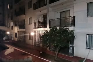 Vecinos atraparon a un hombre que arrojó a una mujer desde un balcón durante un intento de robo