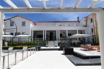 El patio interno del Playas Art Hotel