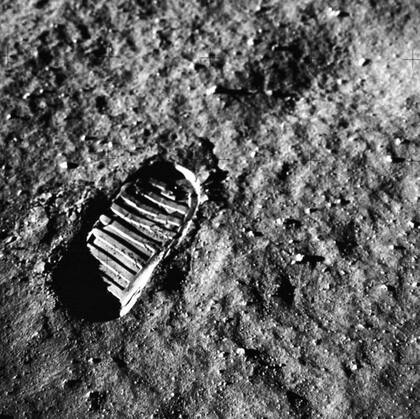 El patrimonio que los arqueólogos quieren proteger incluye las huellas dejadas en la Luna por los astronautas del Apolo en los años 60 y 70.