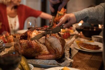 El pavo es un plato tradicional del Día de Acción de Gracias y muchas cadenas minoristas apuntan sus ofertas a este alimento (Pexels/RDNE Stock project)