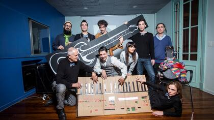 El peculiar cuerpo “docente” del taller de Formación en Rock, Arte y Canción (FRAC)