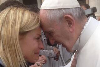 De Angelina Jolie y Leo DiCaprio al emotivo encuentro de Eugenia Tobal, los famosos que conocieron al papa Francisco